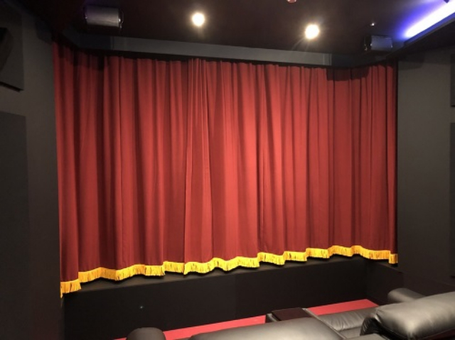 たった７０００円で映画館を貸し切り！　新宿・超高層タワーマンションの１フロアにあるプライベートな映画館