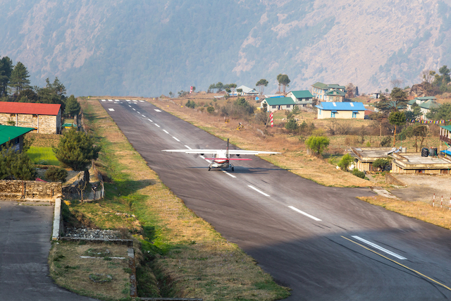 すごい立地にあるネパールのテンジン・ヒラリー空港