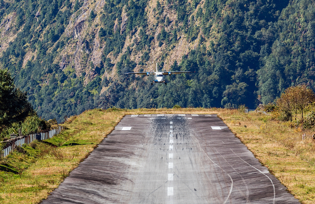 すごい立地にあるネパールのテンジン・ヒラリー空港
