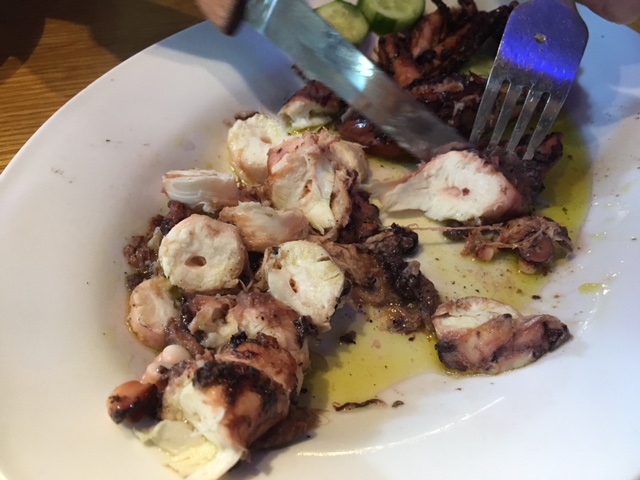 ニューヨークの人気行列レストラン　地中海香るギリシャ料理でシーフード三昧