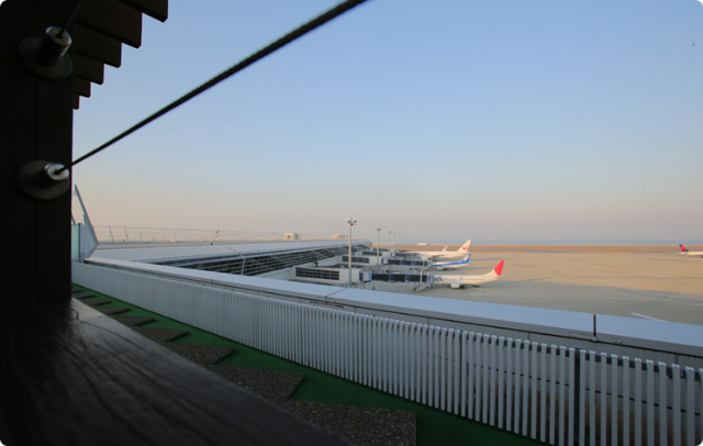 空港で極楽温泉！お風呂から飛行機ビューが楽しめるレア空港!!