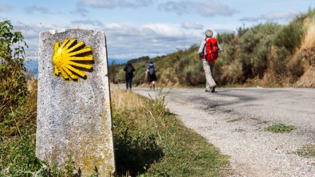 スペインのお遍路！？ホタテ貝を目印に進む巡礼路、サンティアゴ・デ