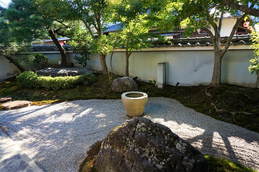 【京都嵐山】Ki-Yanアートと和スイーツが光る、レトロモダンな「イクスカフェ」が素敵
