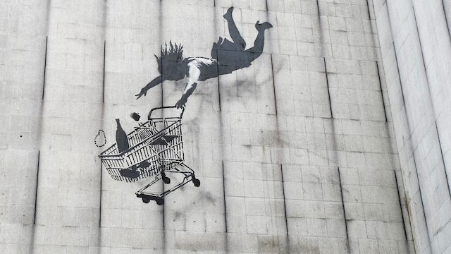 世界が騒然！謎の芸術家 Banksyが仕掛けた「破壊の芸術」 | TABIZINE