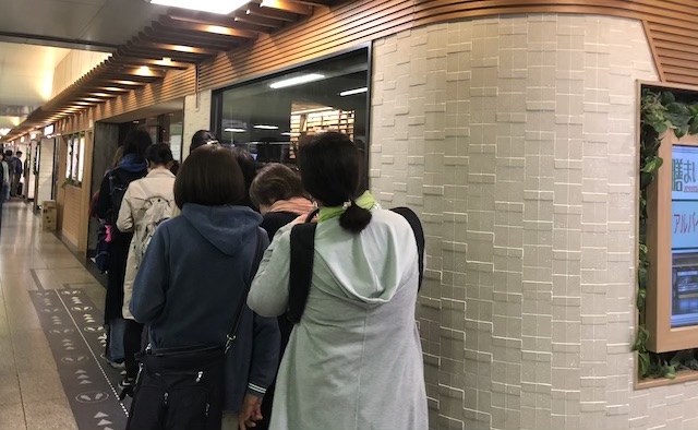 東京駅PRESS BUTTER SAND（プレスバターサンド）行列