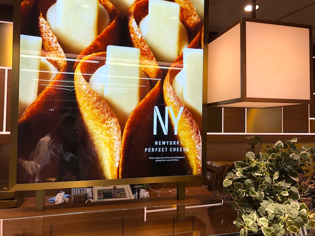 東京駅 NEWYORK PERFECT CHEESE（ニューヨークパーフェクトチーズ）看板