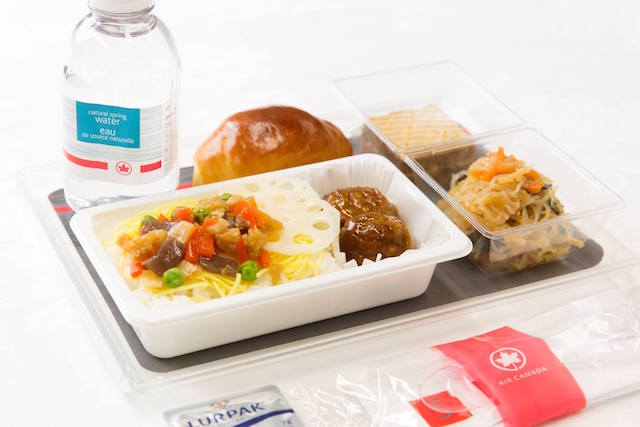 機内食 エア・カナダ　エコノミークラスのサービス＆機内食の評判ってどう？