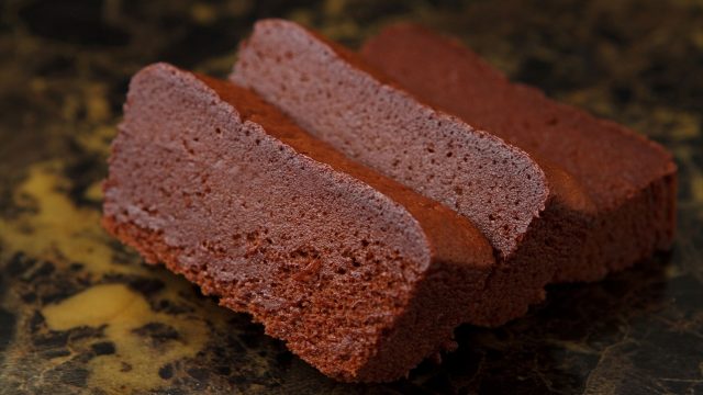 大人気 濃厚チョコスフレケーキ スフレ オ ショコラ がお取り寄せ可能に Tabizine 人生に旅心を