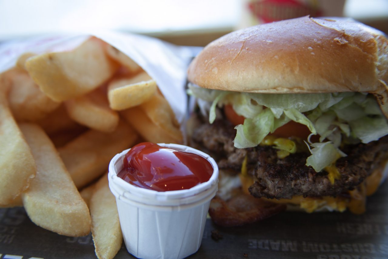 FATBURGER ハンバーガーとポテト2