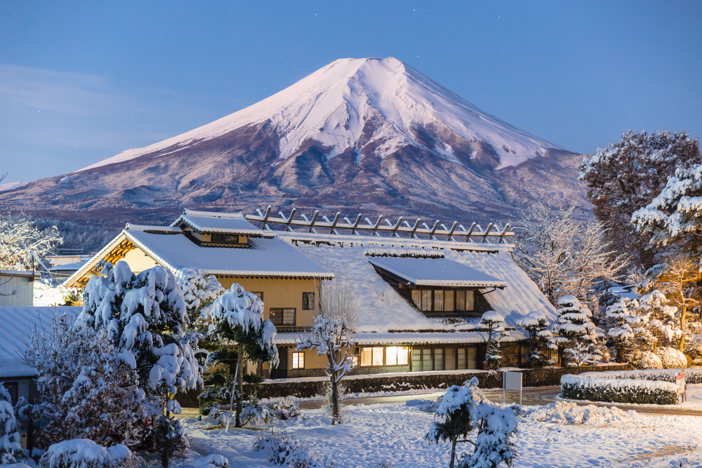 富士山の見える景色。天然記念物に指定される癒しスポット忍野八海