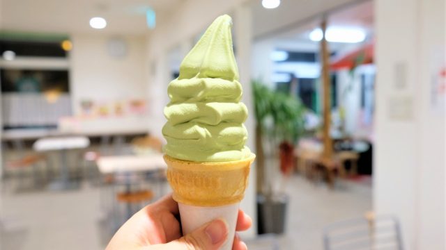 和歌山出身HYDEさんに一年分贈呈。世界初の抹茶ソフト「グリーンソフト