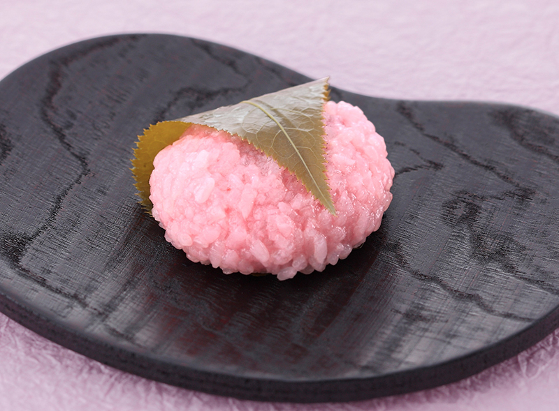 桜の風味と淡いピンクの色合いが春の訪れを告げる、季節限定「桜どら焼」発売