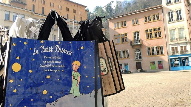 フランスのおすすめ土産】世界中で愛される「星の王子さま」関連グッズ | TABIZINE～人生に旅心を～