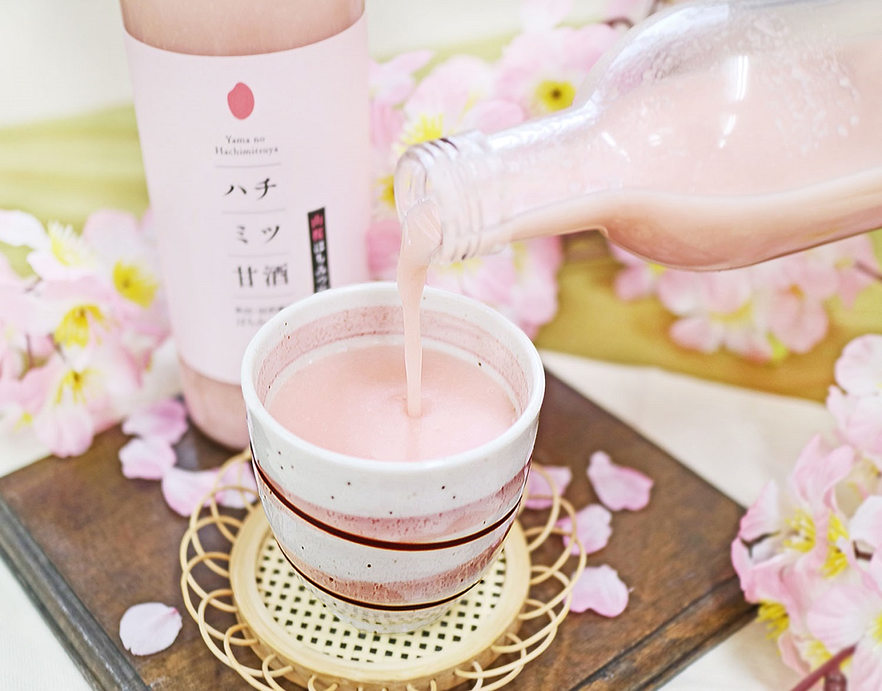 春を告げる桜色の甘酒 ハチミツ甘酒 山桜 秋田の蜂蜜専門店から限定発売 Tabizine 人生に旅心を