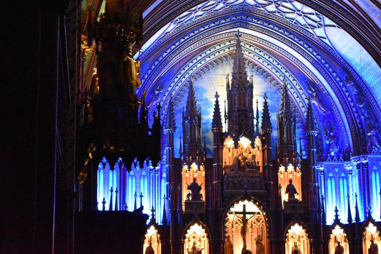 涙を流す人も続出！【カナダ】モントリオールの大聖堂デジタルアートの傑作『AURA』とは？