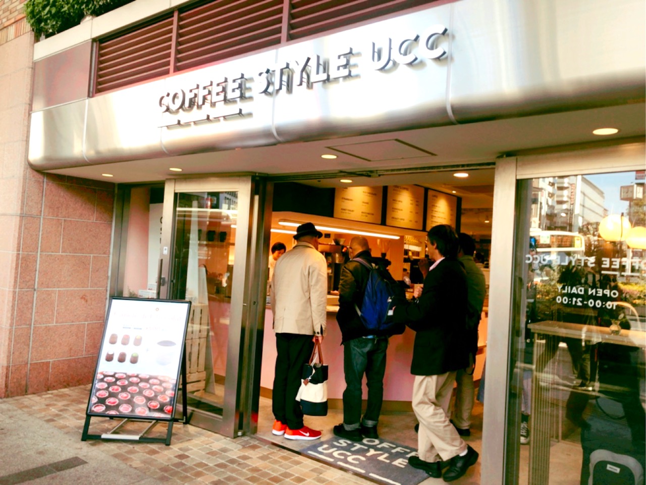 【吉祥寺】沖縄の黒糖カヌレと味わうUCCの新しいカフェがすごくいい！