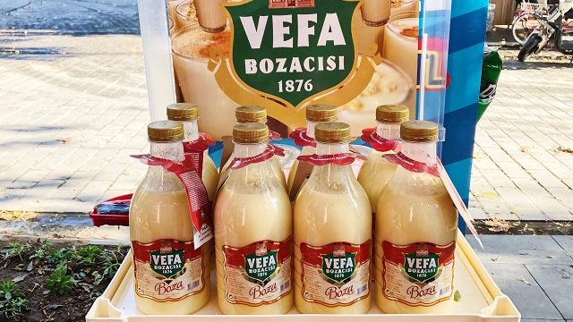 禁じられた味 トルコの伝統的な発酵飲料ボザとイスタンブールのボザの老舗 ヴェファ ボザジュス Tabizine 人生に旅心を