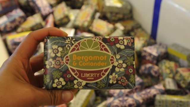 ロンドンのお土産探しに。リバティプリントの聖地、老舗デパート