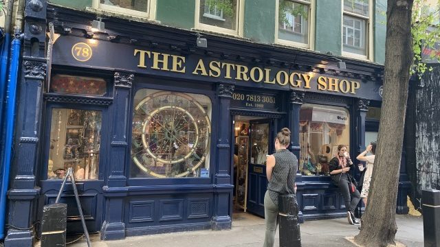 現地ルポ】ロンドンの占いグッズの名所「The Astrology Shop ...