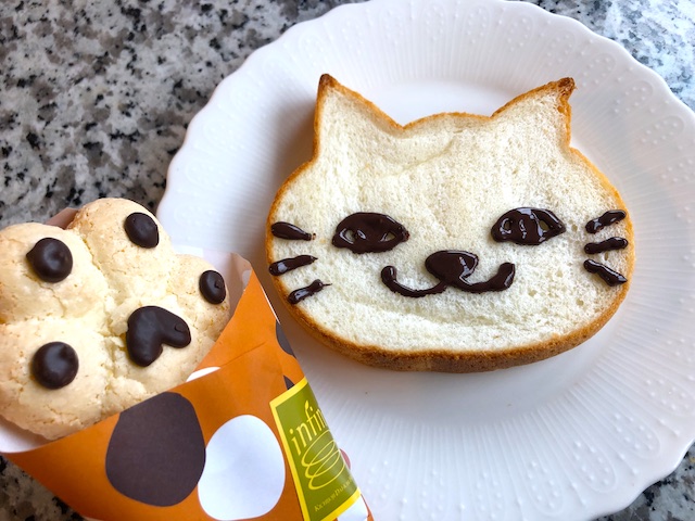 「いろねこ食パン 白」チョコペンでネコの顔を描く