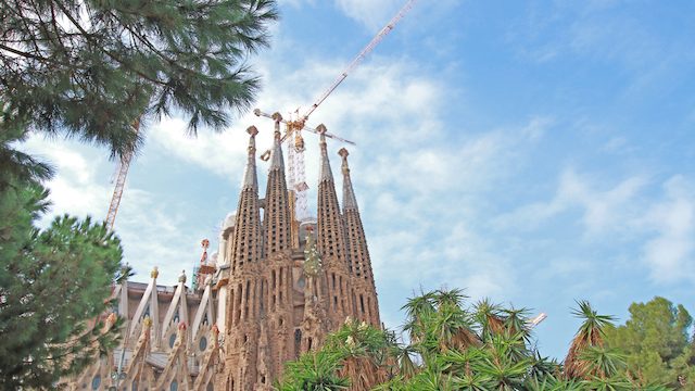 やっと サグラダファミリア 建築スタートから１３７年で建築許可が Tabizine 人生に旅心を