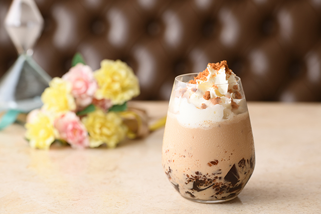 アニヴェルセルカフェ表参道「Coffee Frozen Caramel (コーヒー フローズン キャラメル)」