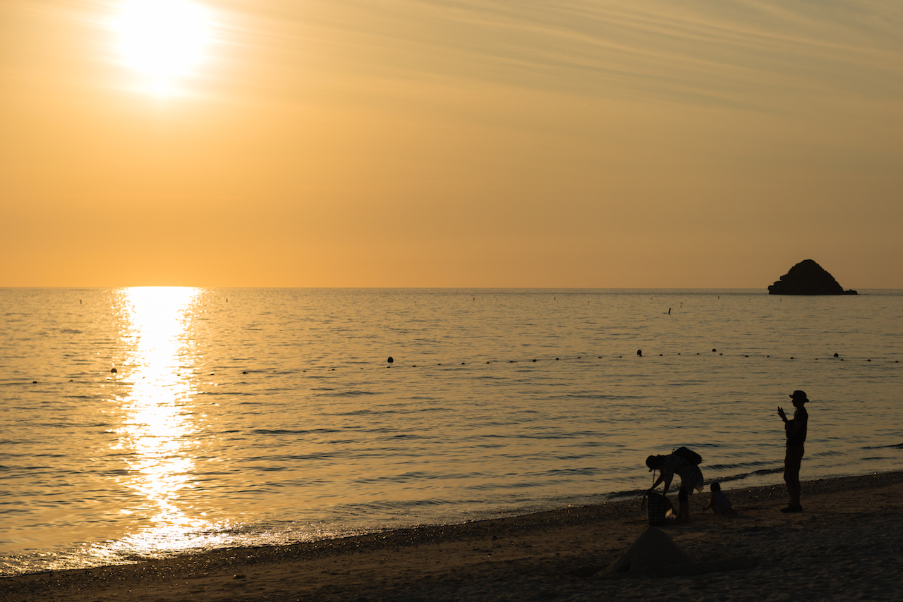 沖縄夕日の絶景 大切な人とふたりで見たい 心に焼きつく夕日スポット５選 Tabizine 人生に旅心を