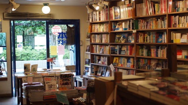 日本で１軒だけ 東京 西荻窪にある旅の本の専門店 旅の本屋のまど を現地ルポ Tabizine 人生に旅心を