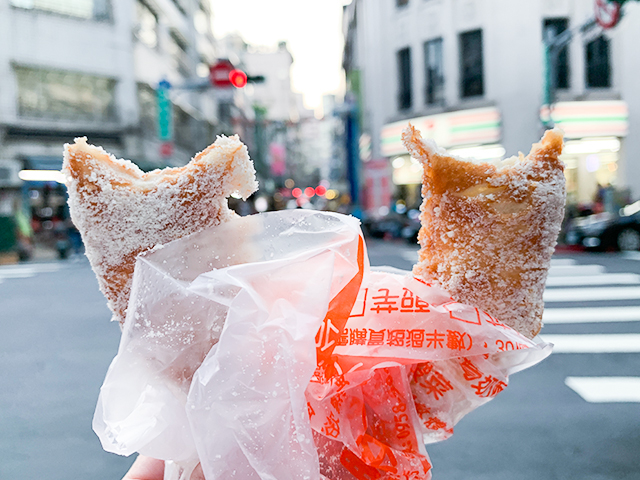 並んでも食べたい！台北駅近くの絶品ドーナツ屋さん「脆皮鮮奶甜甜圈（ツイピーシェンナイティェンティェンジュワン）」を実食ルポ【台湾】