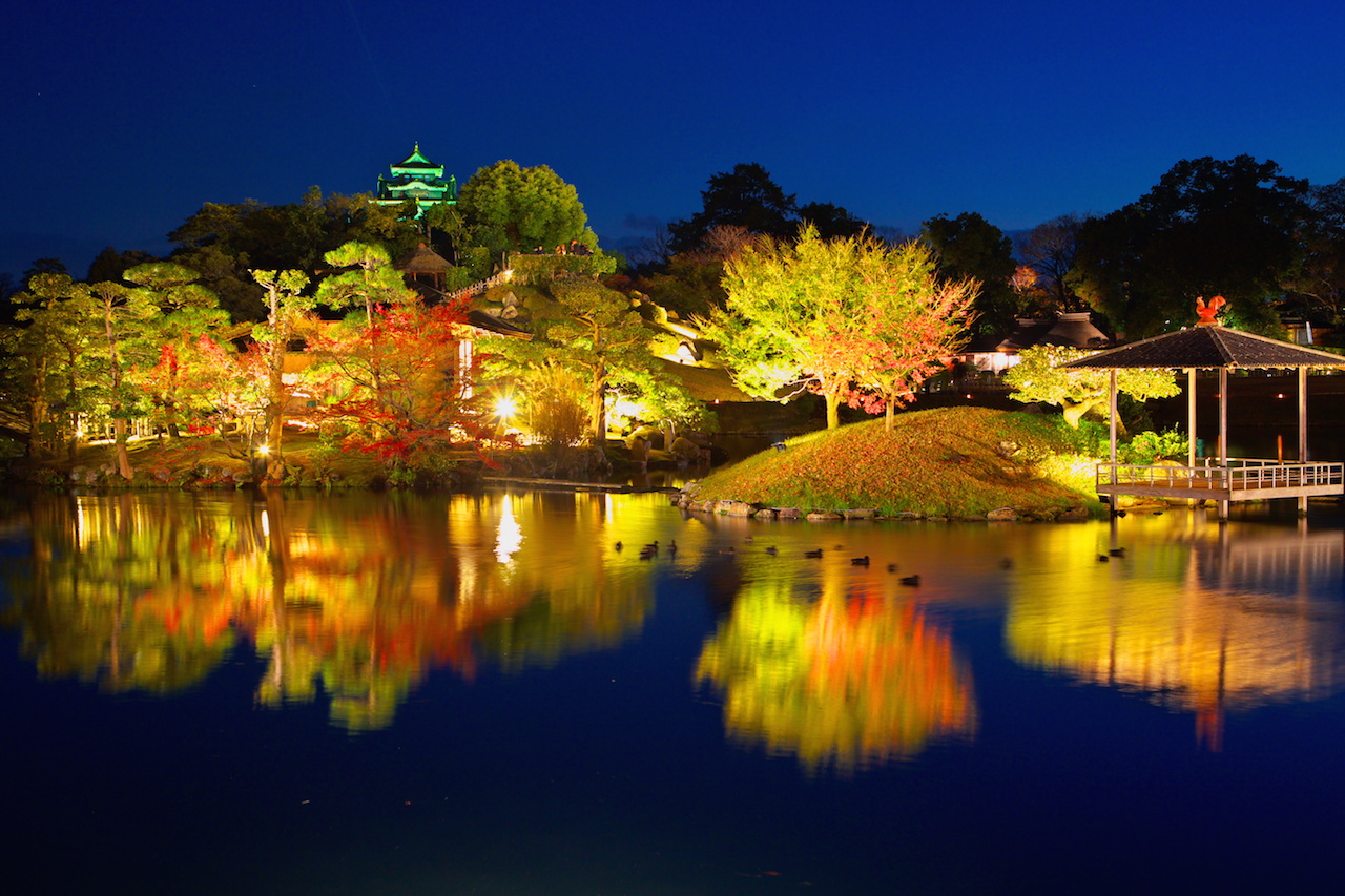 【全国紅葉の絶景】ライトアップに心を奪われる、岡山県の紅葉人気スポット | TABIZINE～人生に旅心を～