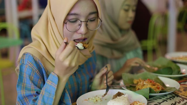 ありえない 日本人がマレーシアの食卓で驚いたこと4つ 汁物も手で Tabizine 人生に旅心を