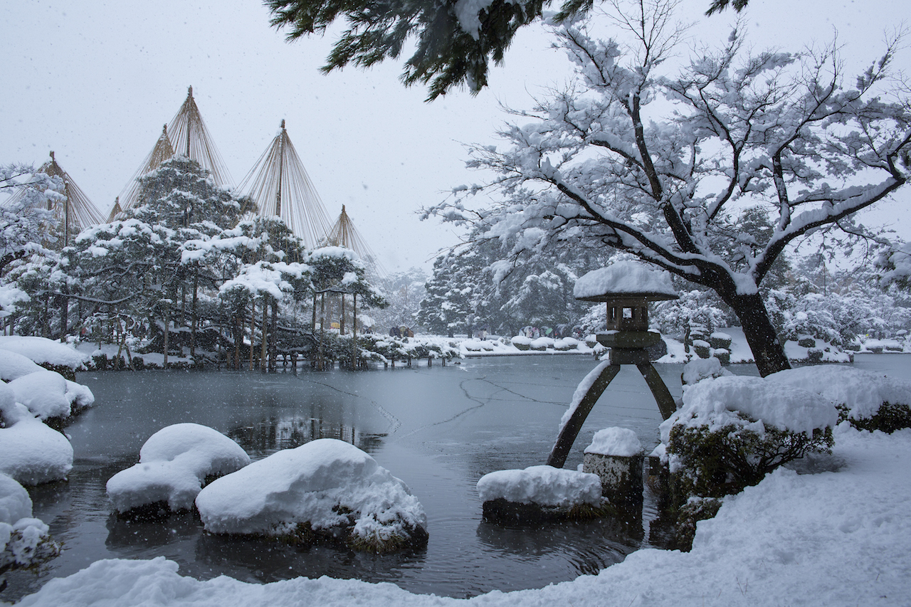 【日本の冬絶景】冬がベストシーズンの金沢　石川県の雪景色