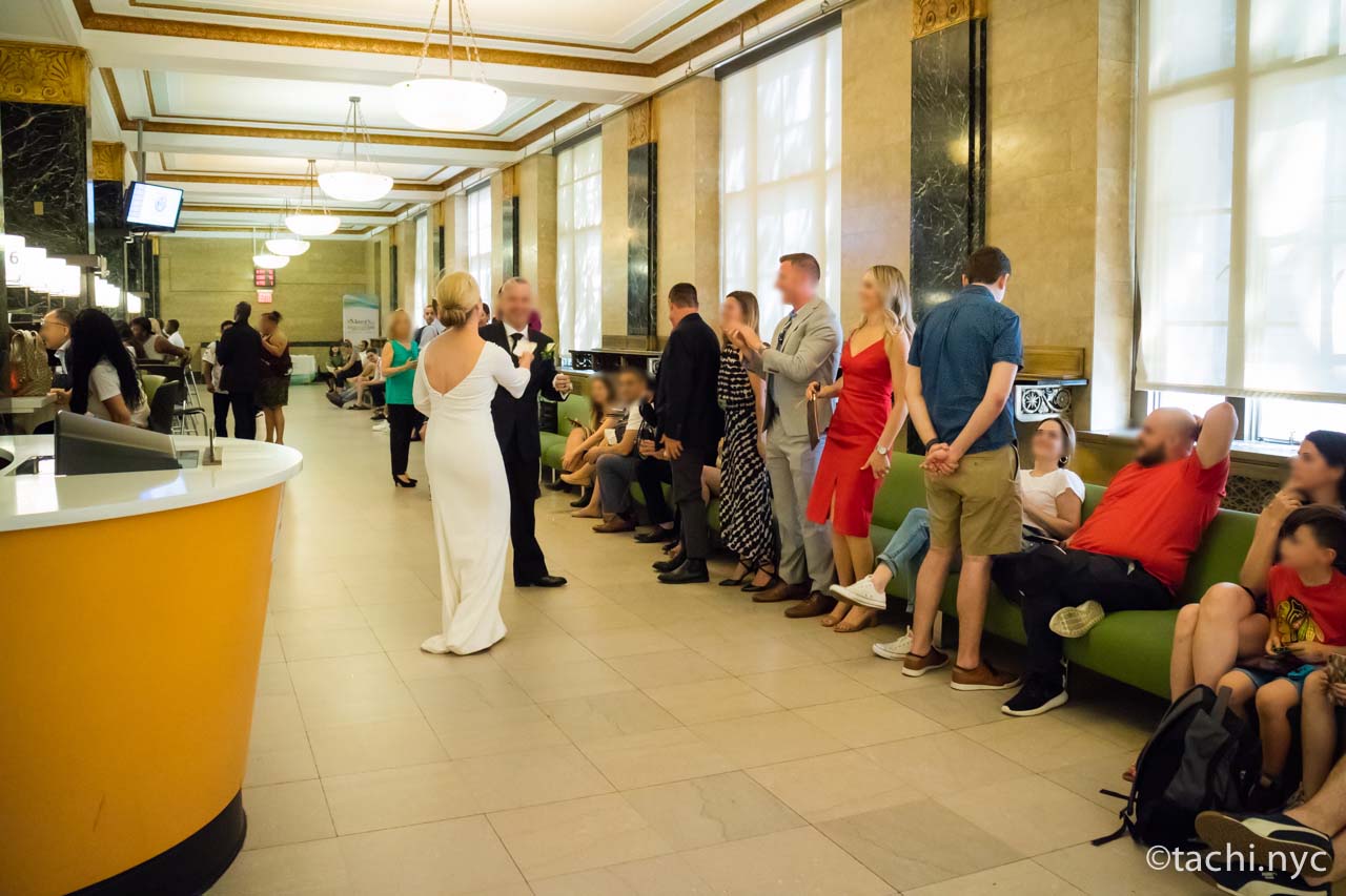 ニューヨークシティ・クラーク（市役所の市書記事務局）結婚式の順番を待つ人たち1
