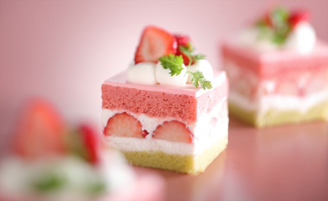 桃の節句をお祝いする 美しきショートケーキ シェラトン都ホテル大阪 Tabizine 人生に旅心を