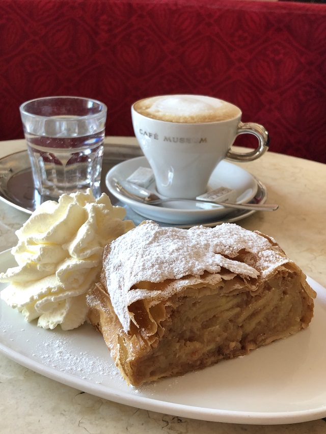 コーヒーとお酒が融合した マリアテレジア を味わいに ウィーンの伝説的カフェ Cafe Museum ムゼウム を現地ルポ オーストリア Tabizine 人生に旅心を