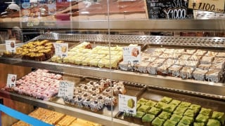 R Baker Inspired by court rosarian 西武新宿PePe店 外観