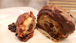 R Baker Inspired by court rosarian 西武新宿PePe店 チョコレートクロワッサン