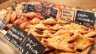 R Baker Inspired by court rosarian 西武新宿PePe店 店内