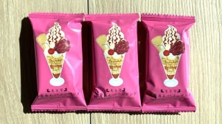 キャッチーな「小倉あんパフェサンド<6個入り> 756円(税込)」のパッケージデザイン