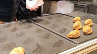 みたらし小餅 茶屋(改札内)店内