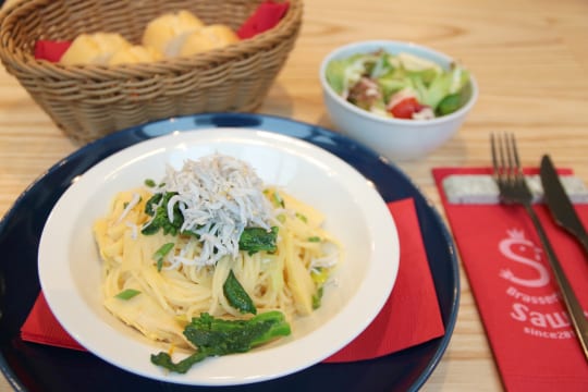 この日シェフのお勧めランチに登場した「タケノコと菜の花のパスタ」。