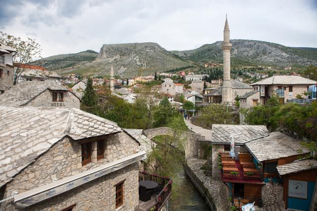 イスラムとカトリックが共存する世界遺産の町　「平和の橋」が見守るモスタル