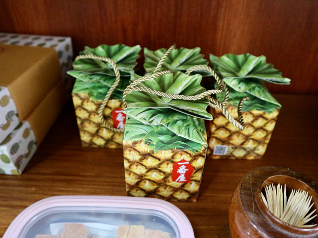 五個入りの箱はパイナップルの形がかわいい