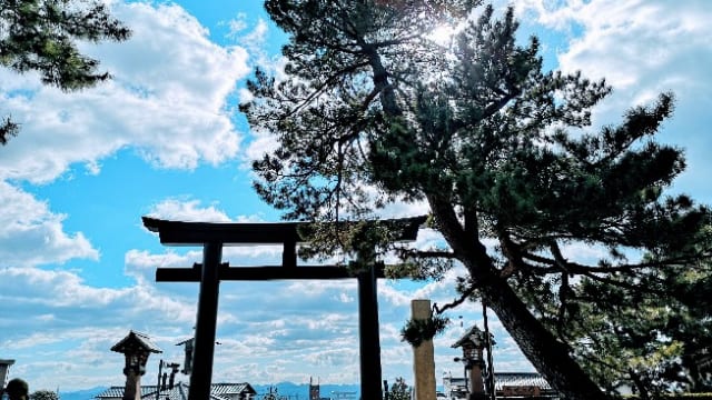 縁結びパワーがアップする 出雲大社の参拝前に訪れたい夕日と神話の聖地 稲佐の浜 島根県 Tabizine 人生に旅心を