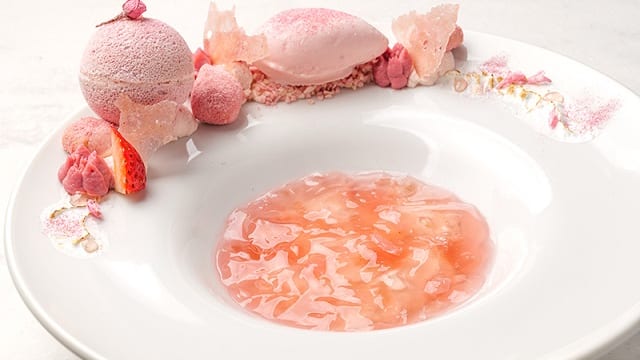 桜色に染まるデザート＆鮮やかなビッグパフェ！お花見気分を味わう春