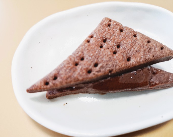 京都御所南チョコレート研究所「京都さんかくショコラサンド」トースターで温めてみた場合