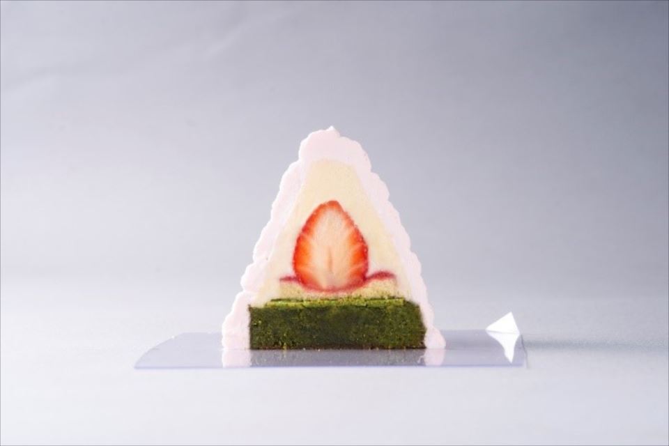 期間限定の春色スイーツ 大阪新阪急ホテルの ご褒美デザートシリーズ苺 Tabizine 人生に旅心を