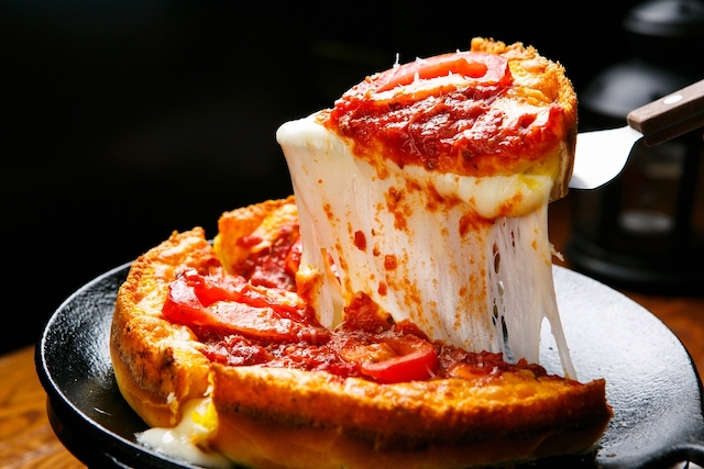 とろ り溢れ出す大量チーズがたまらない 食パンで簡単に作れる シカゴピザ Tabizine 人生に旅心を