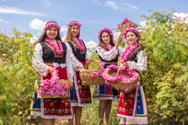 民族衣装を着たブルガリア女性