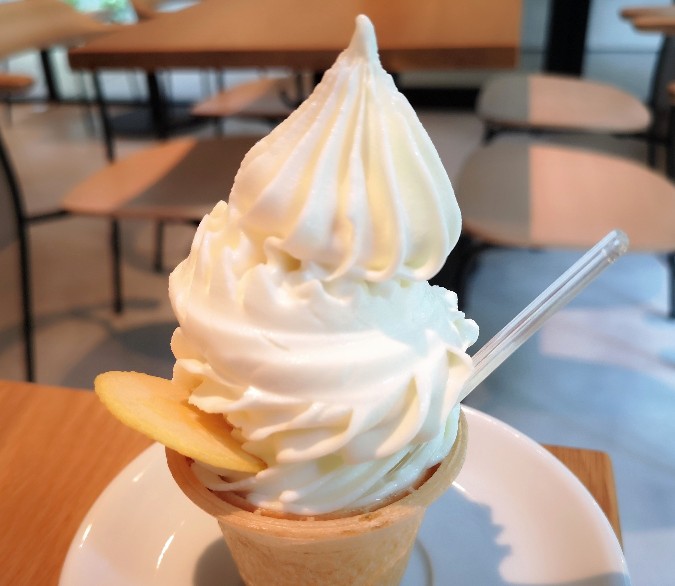 焼き芋専門店維新蔵ならまち店　王道ミルクソフトクリーム（アップ）